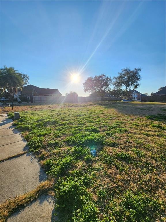 16 Queens Ct, Chalmette, LA 70043