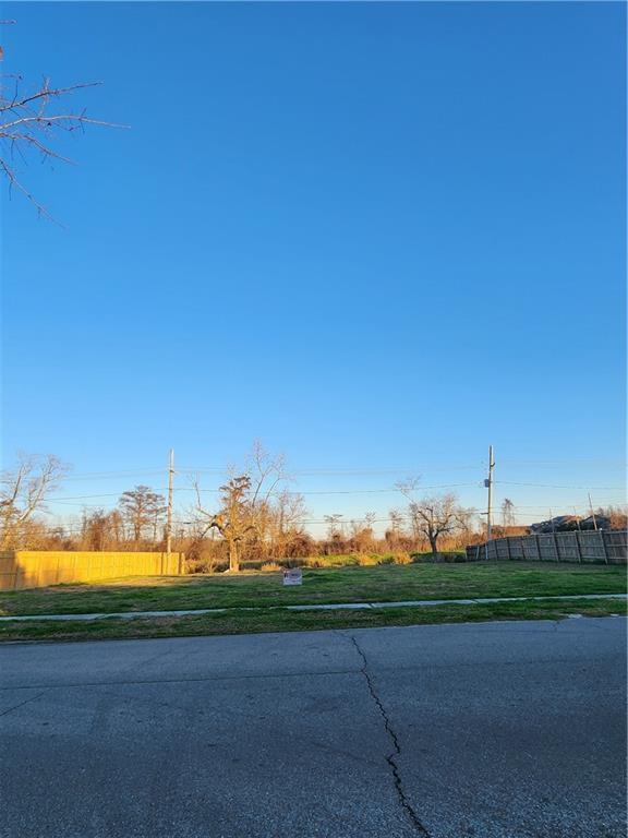 517 Cougar Dr, Arabi, LA 70032 - photo 3