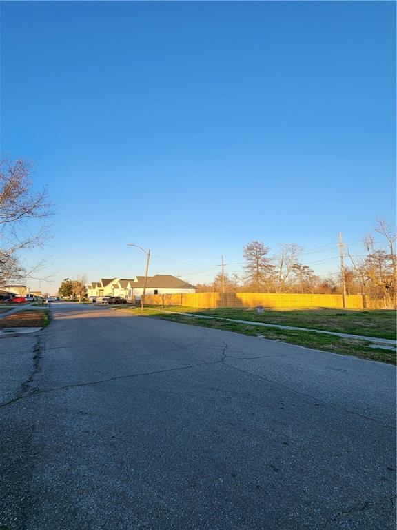 517 Cougar Dr, Arabi, LA 70032 - photo 4