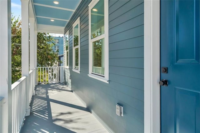 330103 S Saratoga St, New Orleans, LA 70115 - view of porch