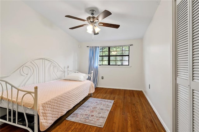 10152 Lawrence Rd, Hammond, LA 70403 - bedroom with baseboards, a closet, wood finished floors, vaulted ceiling, and a ceiling fan