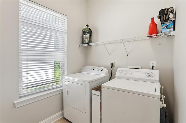 117 Coushatta Cir, Madisonville, LA 70447 - laundry room with washing machine and clothes dryer, plenty of natural light, and baseboards