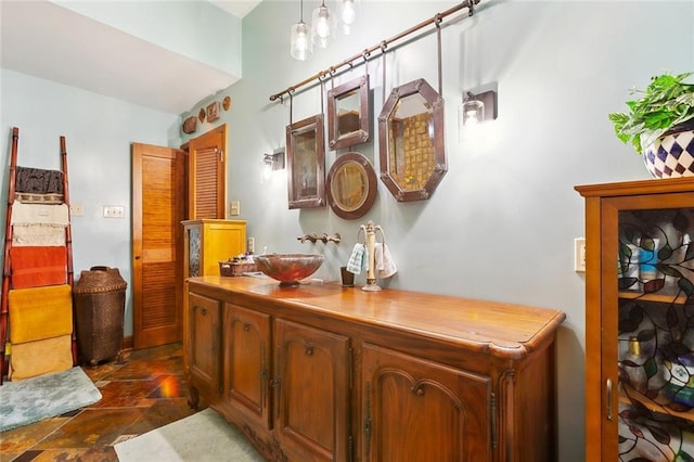 42 Richelle St, Waggaman, LA 70094 - corridor with a sink