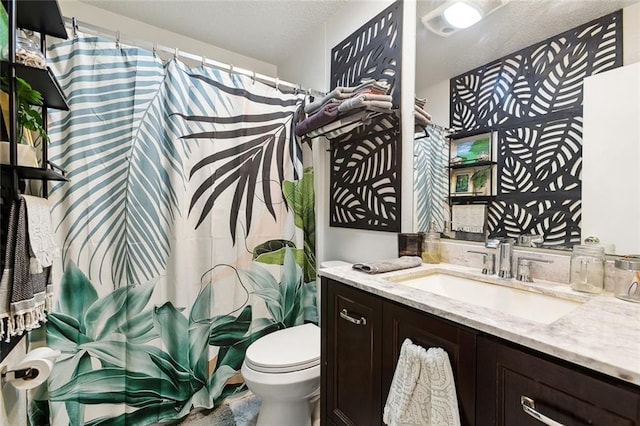 42 Richelle St, Waggaman, LA 70094 - full bathroom featuring toilet, vanity, curtained shower, and a textured ceiling