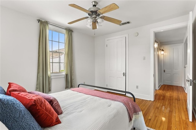 918 Harmony St, New Orleans, LA 70115 - bedroom with light wood-style flooring, baseboards, and ceiling fan