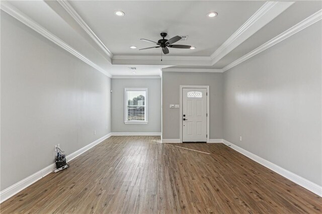 220 Trudeau Dr, Metairie, LA 70003 - foyer entrance featuring a raised ceiling, wood finished floors, a ceiling fan, recessed lighting, and baseboards