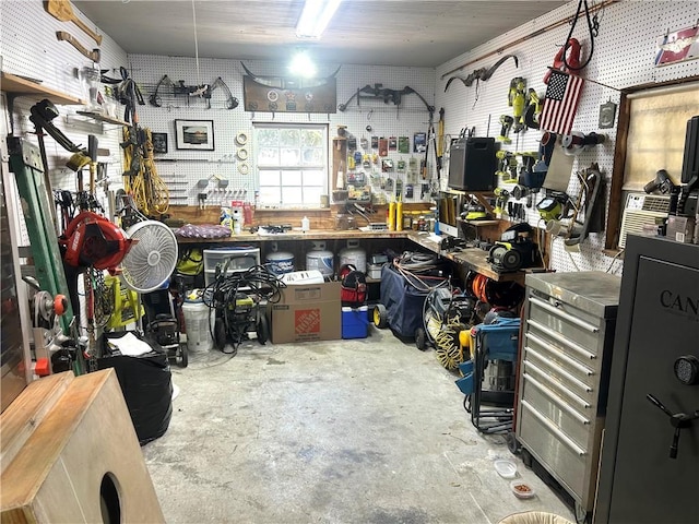 126 Rue Acadian, Belle Chasse, LA 70037 - garage with a workshop area