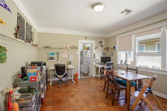 221012 Pine St, New Orleans, LA 70118 - dining area featuring a desk