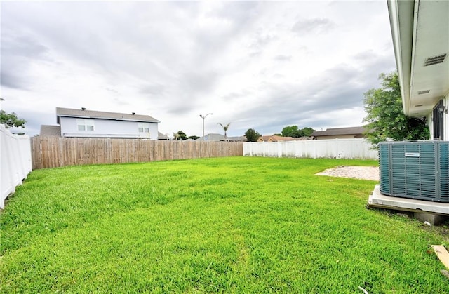 7701 Allison Rd, New Orleans, LA 70126 - view of yard featuring central AC