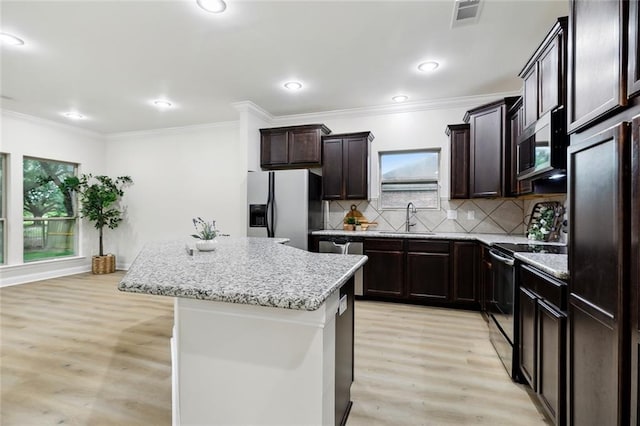 130 Palm Beach Blvd, Madisonville, LA 70447 - kitchen featuring fridge with ice dispenser, electric range oven, a sink, light wood-type flooring, and a kitchen island