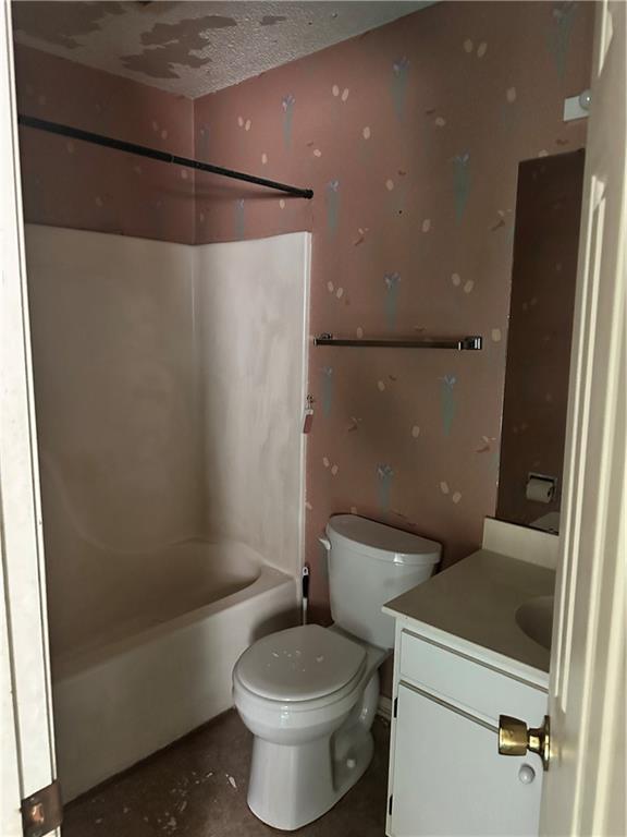 41 Hollycrest Blvd Unit 41, Covington, LA 70434 - full bath featuring vanity, toilet, and bathing tub / shower combination