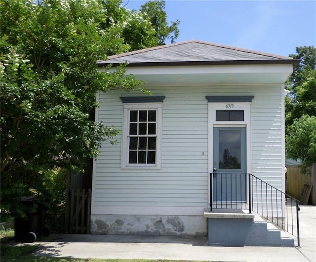 6315 Alhambra St, New Orleans, LA 70117 - view of front of home featuring a shingled roof