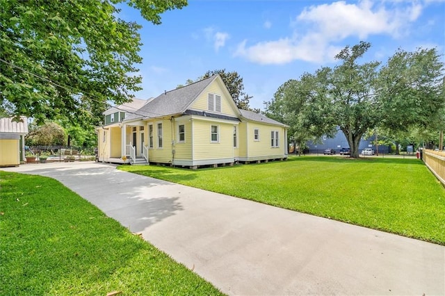 312 N Oak St, Hammond, LA 70401 - view of front facade with a shingled roof