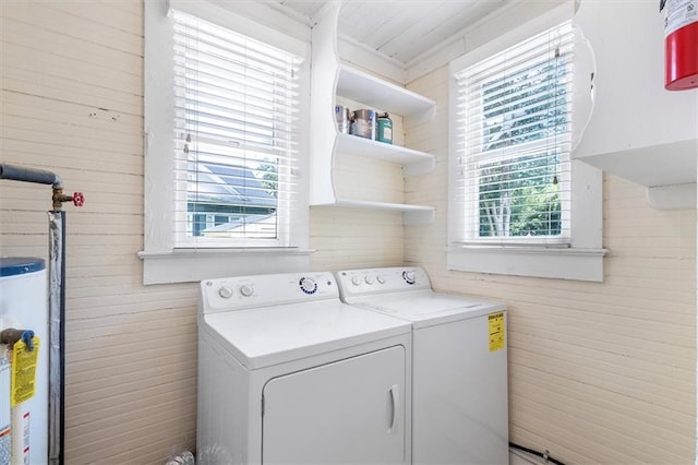 312 N Oak St, Hammond, LA 70401 - laundry room with washing machine and clothes dryer and gas water heater