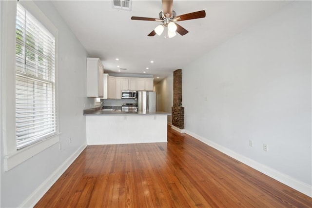 491113 Willow St, New Orleans, LA 70115 - kitchen with stainless steel appliances, a peninsula, ceiling fan, baseboards, and recessed lighting