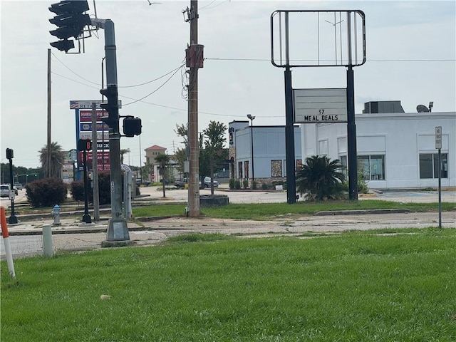 8356 W Judge Perez Dr, Chalmette, LA 70043