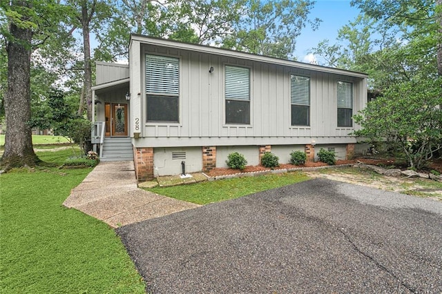 640 Tete Lours Dr Unit 28, Mandeville, LA 70471 - view of front of house featuring board and batten siding and a front lawn