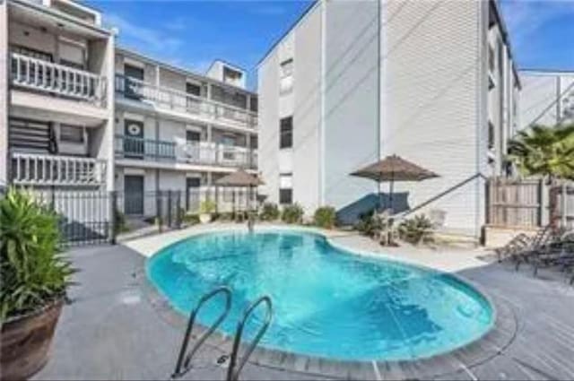 2201 Houma Blvd Unit 303, Metairie, LA 70001 - view of pool