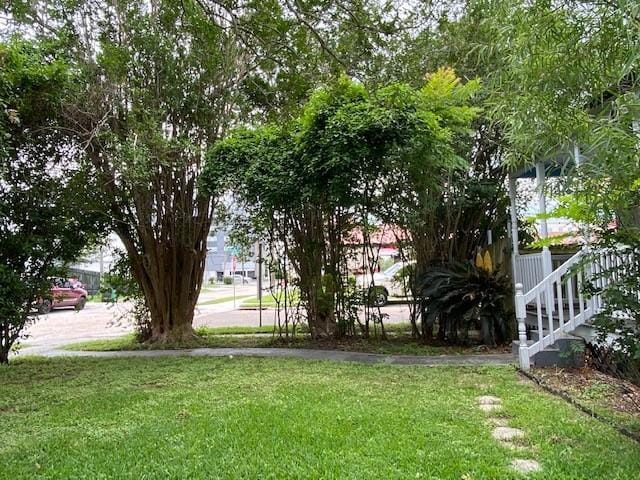 7 Labarre Pl, Jefferson, LA 70121 - view of green lawn