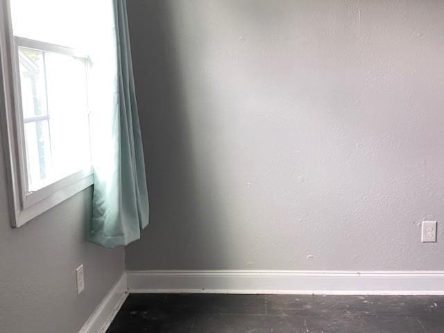 7 Labarre Pl, Jefferson, LA 70121 - detailed view of baseboards