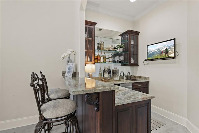 1125 Lakeshore Blvd, Slidell, LA 70461 - indoor wet bar with ornamental molding and baseboards