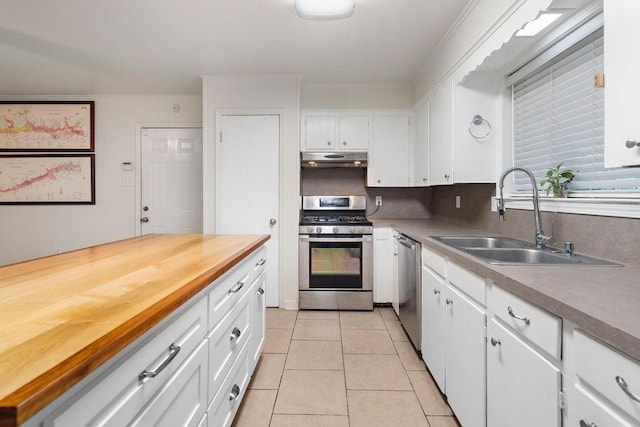 110 Willow Dr, Covington, LA 70433 - kitchen featuring stainless steel appliances, a sink, under cabinet range hood, white cabinetry, and ornamental molding