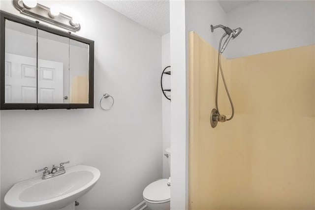 4633 Glendale St, Metairie, LA 70006 - full bathroom with a sink, a shower, toilet, and a textured ceiling