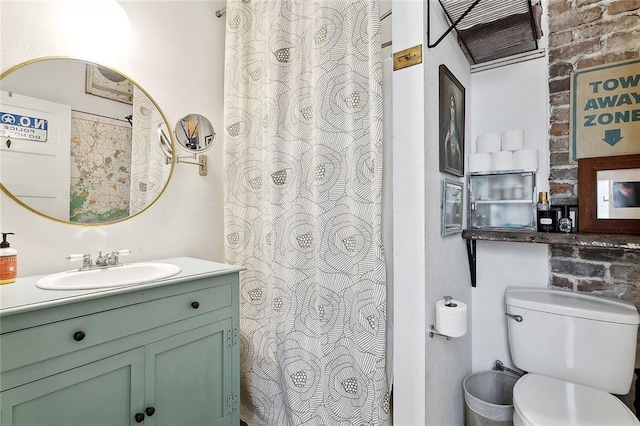 324-326 Angela St, Arabi, LA 70032 - full bathroom with vanity, toilet, and a shower with shower curtain