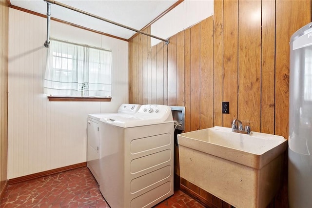 1500 Hudson St, Kenner, LA 70062 - laundry area with washing machine and clothes dryer, baseboards, and wooden walls