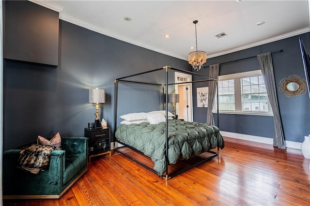 2134 Harmony St, New Orleans, LA 70115 - bedroom with baseboards, wood-type flooring, a chandelier, crown molding, and recessed lighting