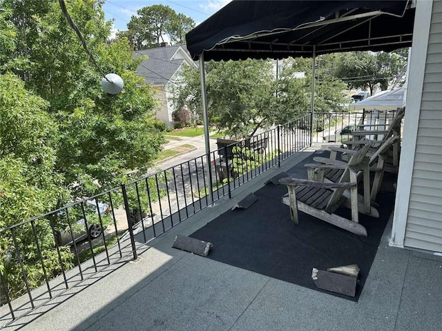 1228 Pine St, New Orleans, LA 70118 - view of patio featuring a balcony