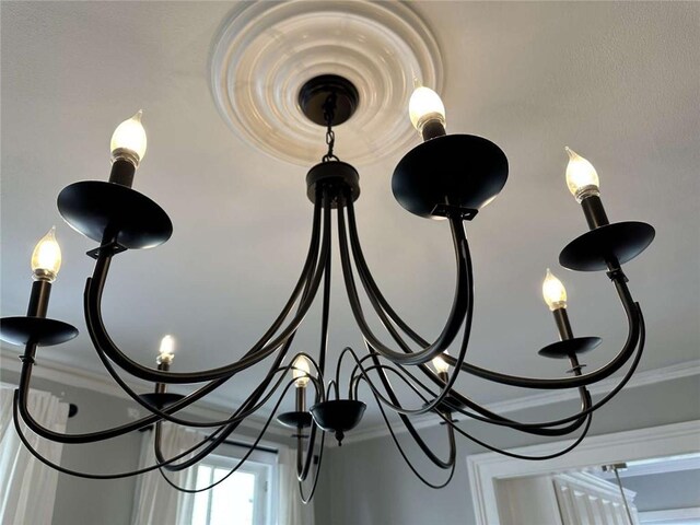 1228 Pine St, New Orleans, LA 70118 - detailed view of crown molding