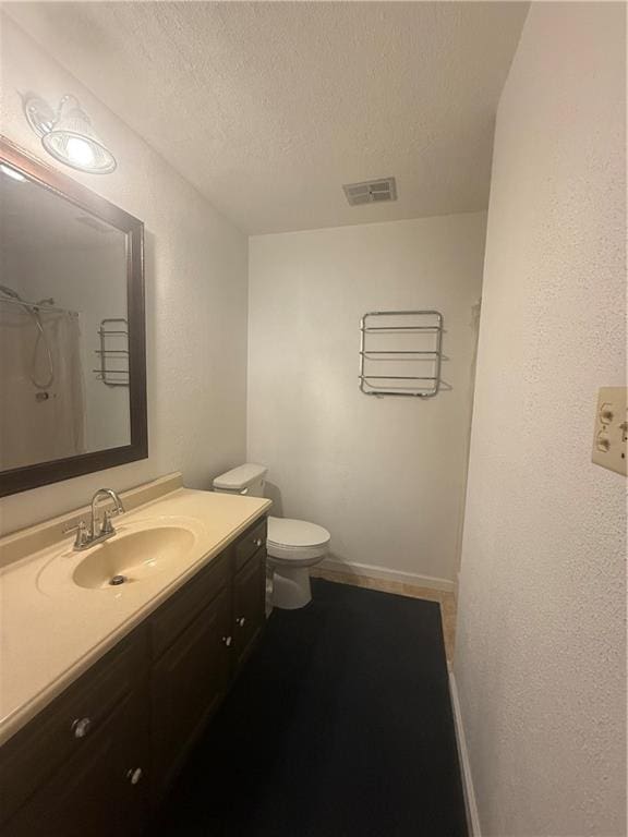 106 Leonell Cir, Slidell, LA 70458 - bathroom featuring a textured ceiling, vanity, toilet, and baseboards
