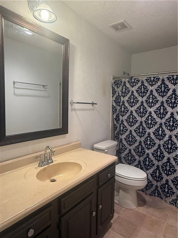 106 Leonell Cir, Slidell, LA 70458 - full bathroom with vanity, toilet, a textured ceiling, curtained shower, and a textured wall