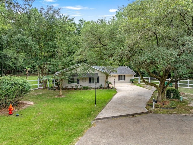 71152 Cutter Pl, Abita Springs, LA 70420 - ranch-style home with concrete driveway