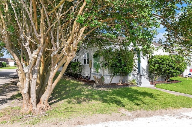 501 Gaudet Dr, Marrero, LA 70072 - obstructed view of property featuring entry steps and a front lawn