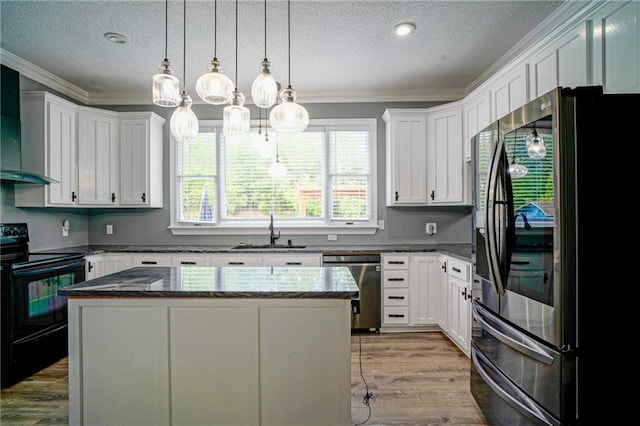 115 Devereux Dr, Slidell, LA 70461 - kitchen featuring stainless steel appliances, a textured ceiling, crown molding, wall chimney range hood, and a sink