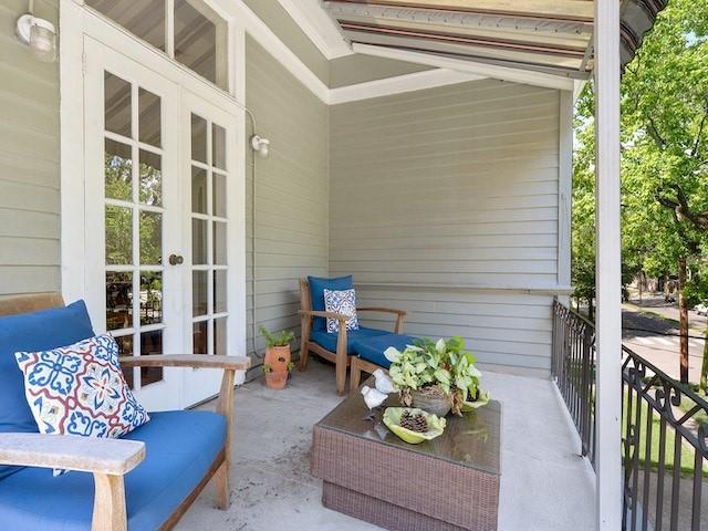 39294 Broadway St, New Orleans, LA 70118 - balcony with french doors