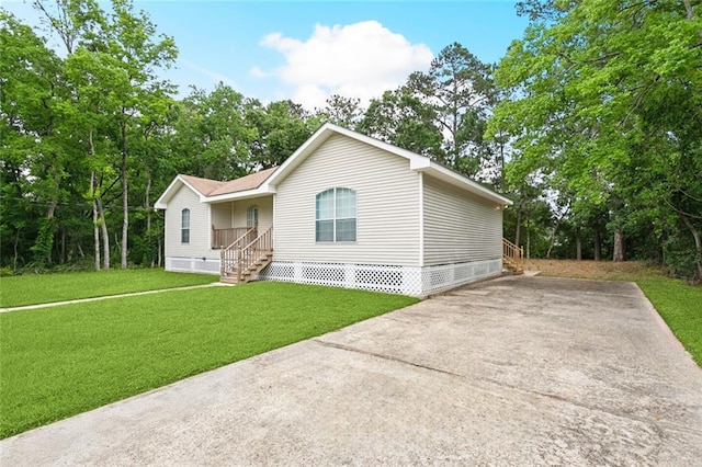 2986 Camellia Dr, Slidell, LA 70458 - manufactured / mobile home with crawl space, concrete driveway, a front yard, and view of wooded area