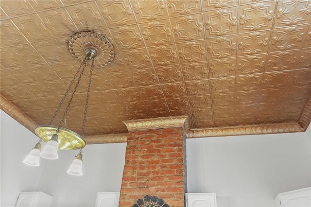 2728 Bell St, New Orleans, LA 70119 - detailed view of an ornate ceiling