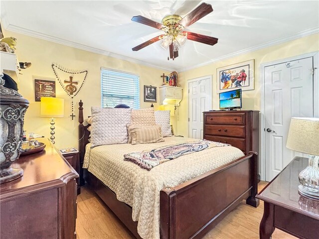 4153 W Loyola Dr, Kenner, LA 70065 - bedroom with light wood-style floors, ornamental molding, and ceiling fan