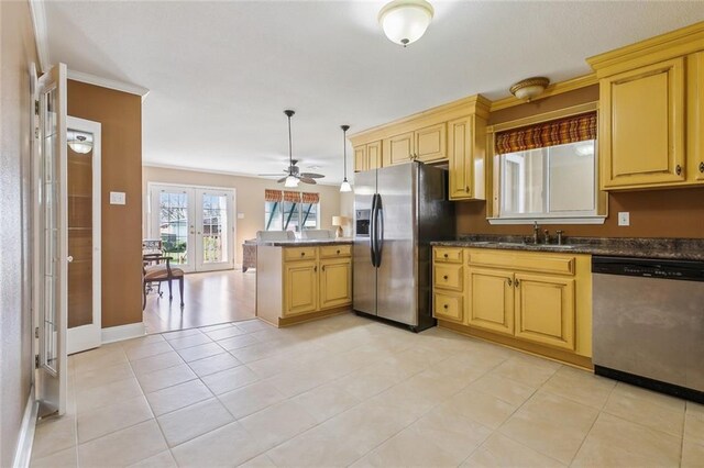 4608 Loveland St, Metairie, LA 70006 - kitchen featuring appliances with stainless steel finishes, a sink, ceiling fan, a peninsula, and dark countertops