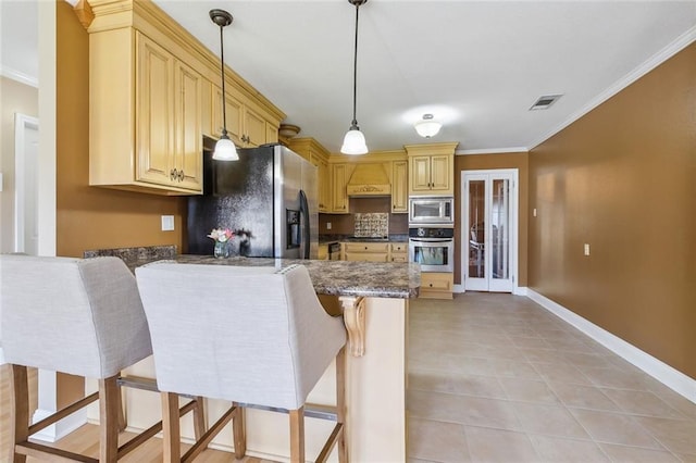4608 Loveland St, Metairie, LA 70006 - kitchen featuring stainless steel appliances, crown molding, baseboards, a peninsula, and pendant lighting
