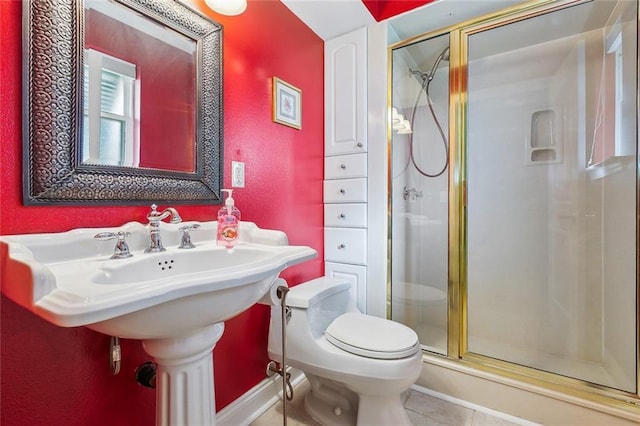 4608 Loveland St, Metairie, LA 70006 - bathroom featuring a shower stall, toilet, tile patterned flooring, and a textured wall