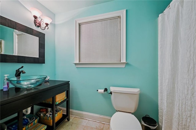 3845 Croydon St, Slidell, LA 70458 - full bathroom featuring vanity, toilet, baseboards, and a shower with shower curtain