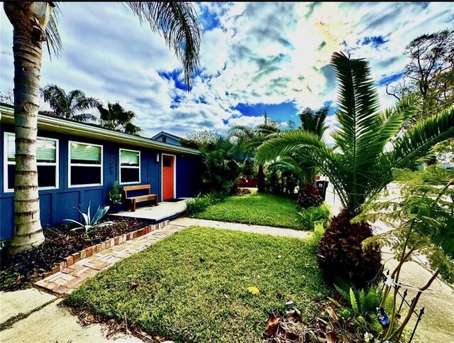 2405 Mariette Dr, Chalmette, LA 70043 - view of grassy yard