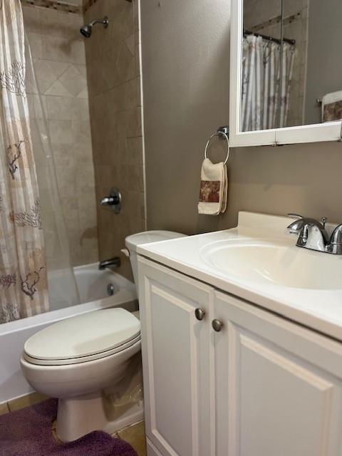 5917 Campus Blvd, New Orleans, LA 70126 - full bathroom with vanity, toilet, and shower / bathtub combination with curtain
