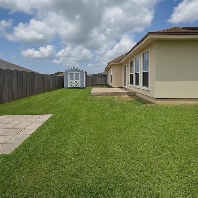 13801 Horizon Dr, New Orleans, LA 70129 - view of yard with a patio
