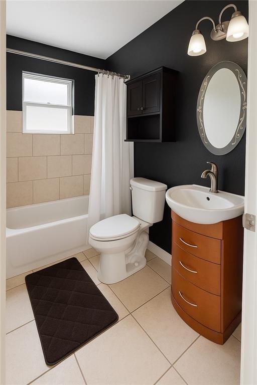 13801 Horizon Dr, New Orleans, LA 70129 - bathroom featuring toilet, vanity, tile patterned floors, and shower / bath combo
