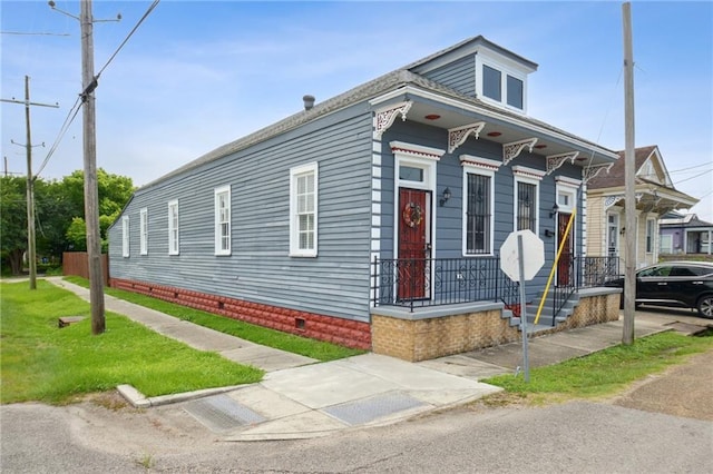 5530 Dauphine St, New Orleans, LA 70117 - shotgun-style home featuring crawl space